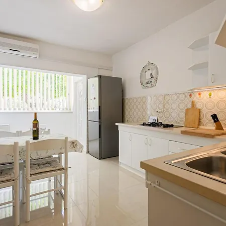 Apartment By The Sea Zivogosce - Porat, Makarska - 6899 Igrane